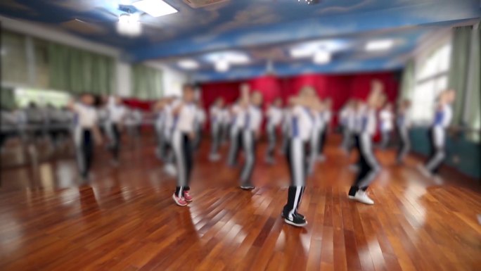 中学生舞蹈社团舞蹈训练