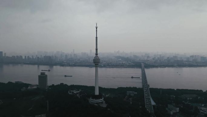 【19元】阴雨天中的武汉电视塔