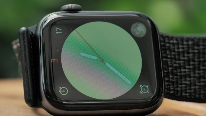黑色smartwatch手表显示时间视频