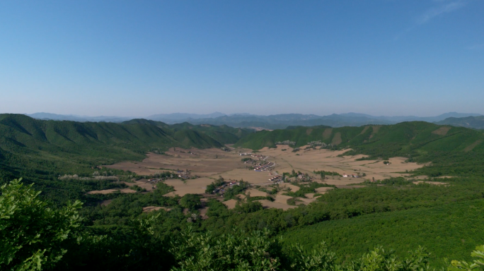 中国岫岩陨石坑