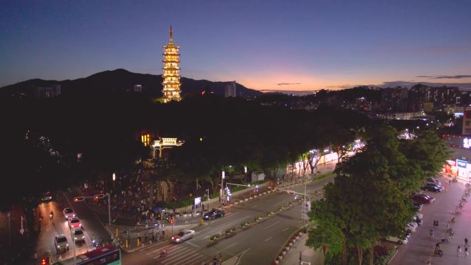 深圳龙华车流夜景