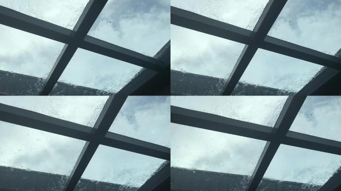 下雨的玻璃