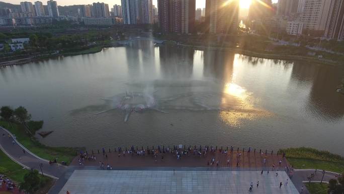 重庆大足香国公园夕阳喷泉