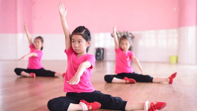 舞蹈培训机构幼儿舞蹈练习