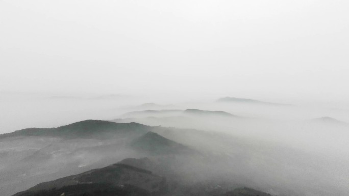 大雾中沂蒙山