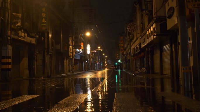 上海南京步行街街道下雨3