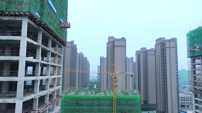 郑州建筑工地航拍塔吊、施工电梯