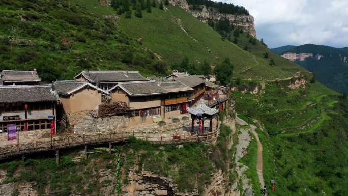 航拍乡村悬空村旅游