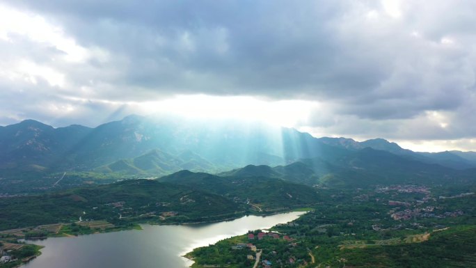 泰山碧霞光普照奇景