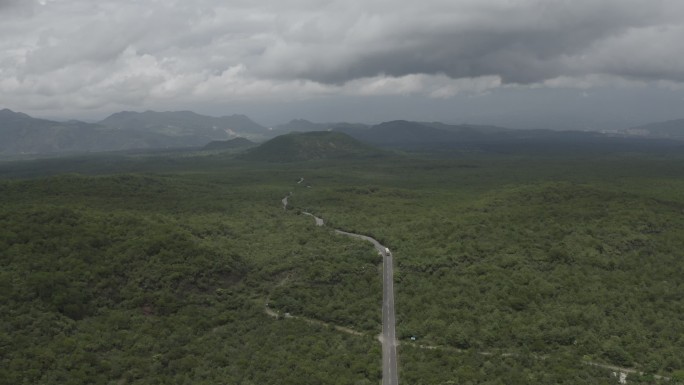 最美公路腾冲火山森林美