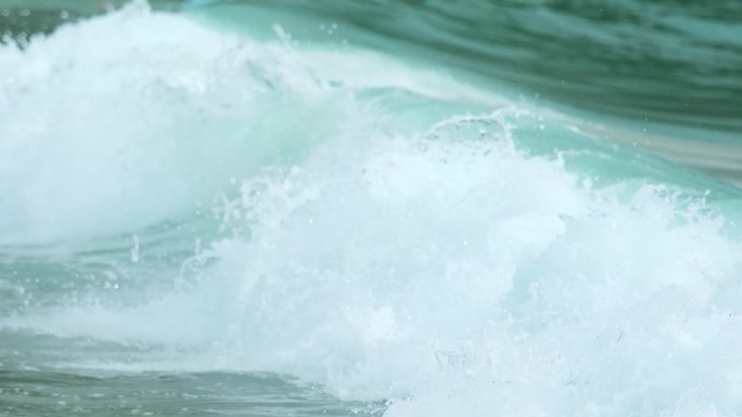 4K大海浪花海浪翻涌的特写镜头