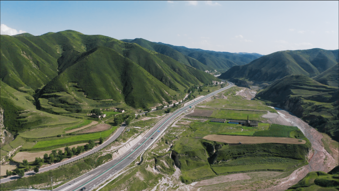 【4K】山间高速公路航拍