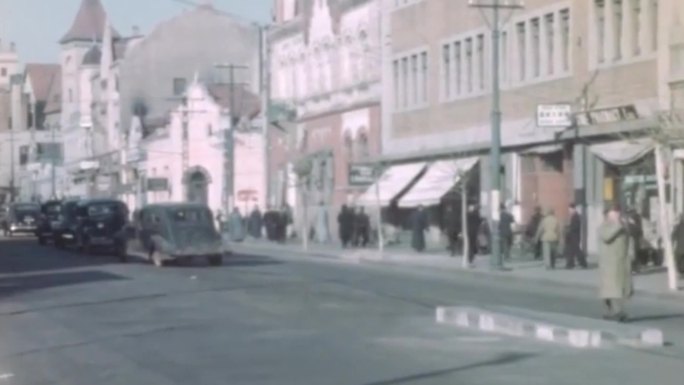 30年代上海城市行人民工拉车平板车拉货