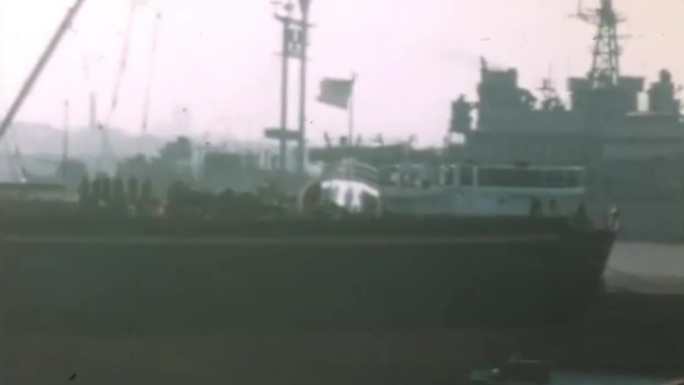 1947年美国军舰海军陆战队第六师登陆