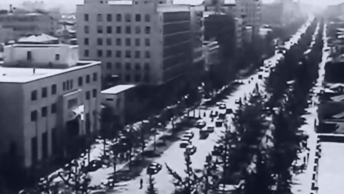 30年代青岛街道行人有轨电车繁华商业区