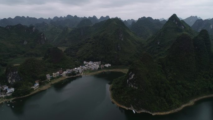 航拍广西风景区大龙湖喀斯特地貌景