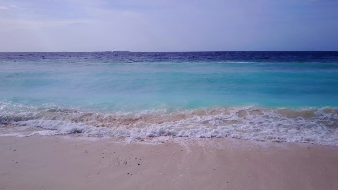 4K海洋沙滩海浪拍岸大海海水海浪蓝天海洋