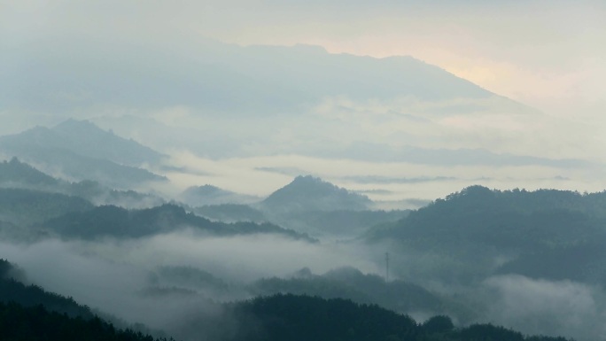 重峦叠嶂黛色晨雾