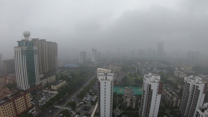 城市下大雨