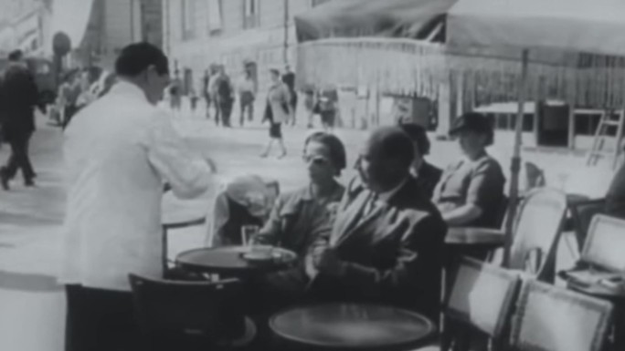 30年代巴黎街道行人街头咖啡厅啤酒馆