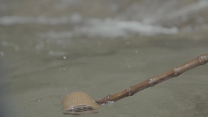 透彻纯净清澈见底纯天然生态小泉水水滴溪流