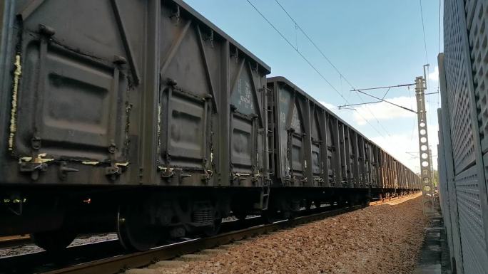 韶山7C型火车头好天气