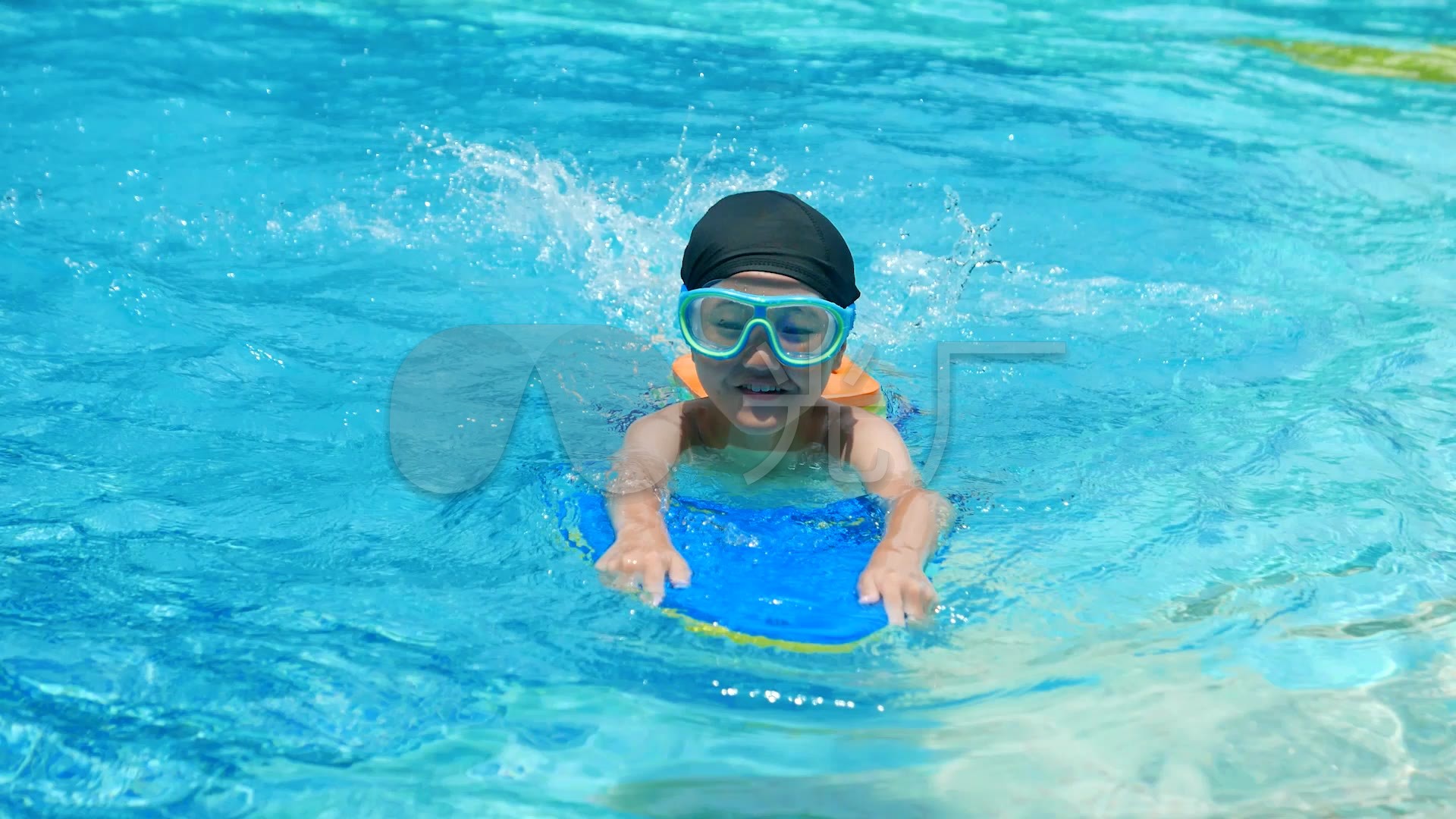 游泳池为水滑道的孩子滑在aquapark 库存图片. 图片 包括有 享用, 蓝色, 坠子, 夏天, 水道 - 88852081