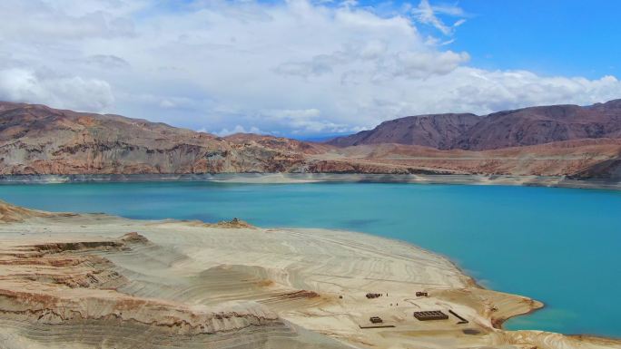新疆旅游地-班迪尔蓝湖