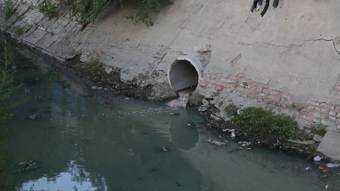 城市污水臭水排放