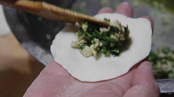 实拍包水饺、煮饺子、揉面