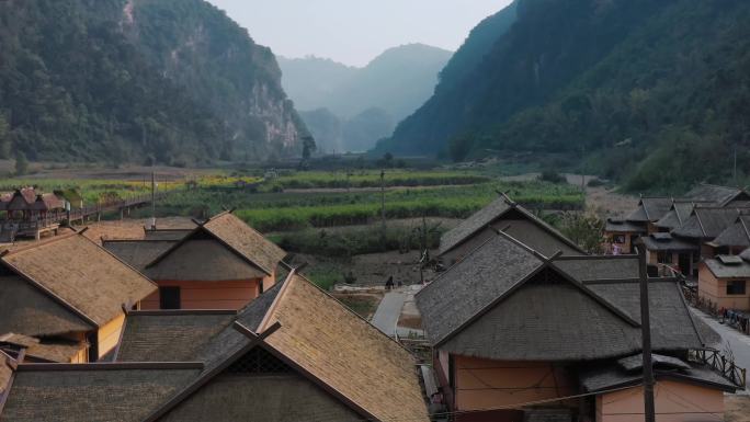 佤族村寨视频云南临沧沧源民族村庄的茅草屋