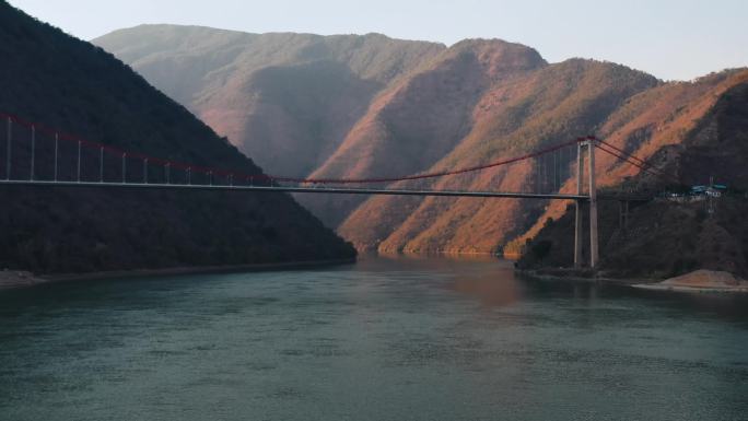 4k航拍，云南临沧澜沧江上的大桥