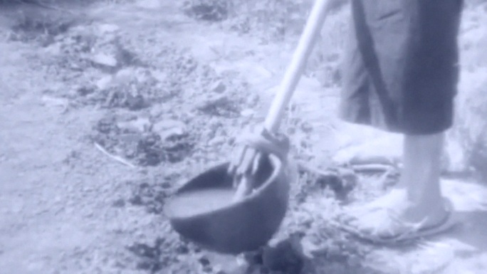 30年代农村农民插秧水车艰苦艰难贫穷生活