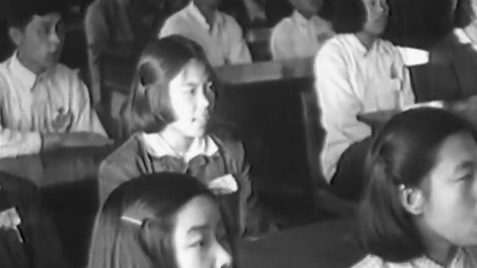 50年代扫除文盲纺织女工速成识字班