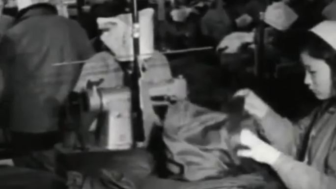 80年代深圳纺织缝纫女工打工仔生产线车间