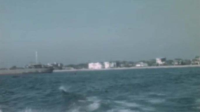 30年代青岛港停泊码头港口货轮商船装卸
