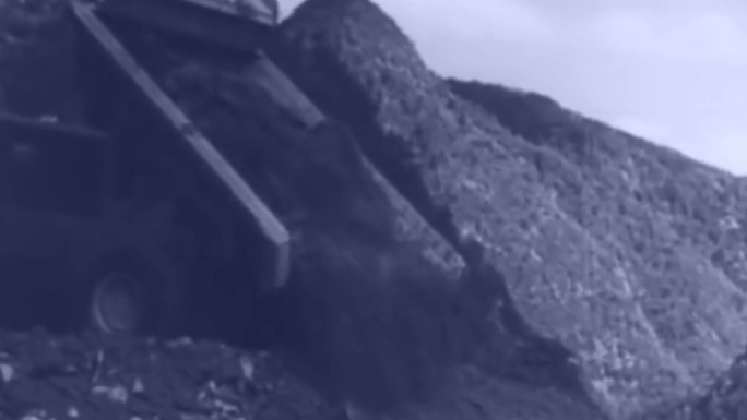 60年代河道水库建造截流合龙工程车挖掘机