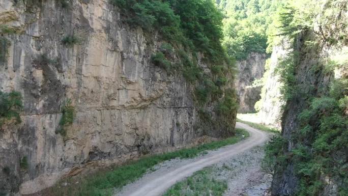 深山大峡谷蜿蜒曲折的峡谷