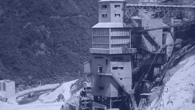 60年代水泥厂砂石搅拌原材料车辆运输装卸