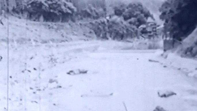 30年代云南山体滑坡泥石流冲毁淹没道路