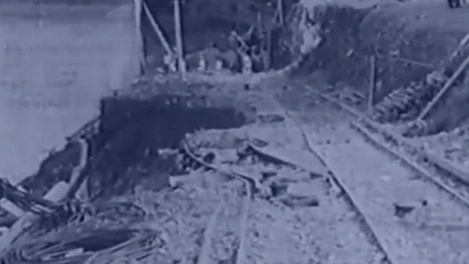 30年代洪水冲毁淹没房屋桥梁残骸废墟