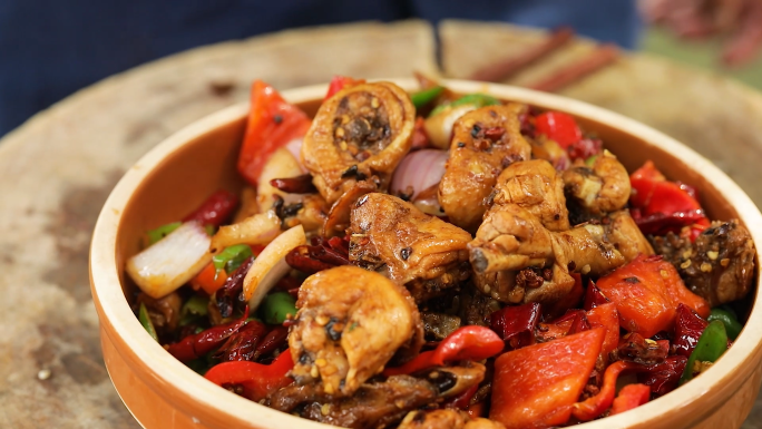 中国传统美食川菜辣子鸡