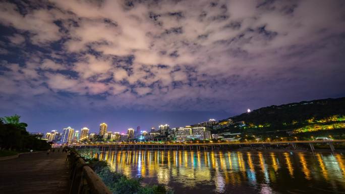 重庆山城江边夜景