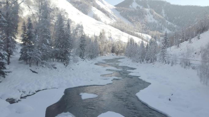 4k航拍原片冬季山谷河流雪景