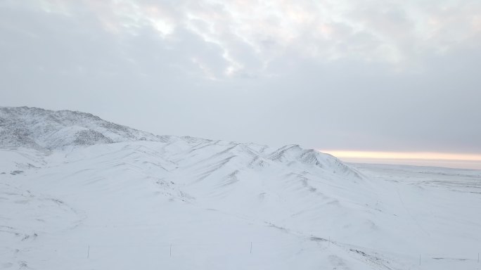 2.7k原片冬季新疆雪山雪景日出