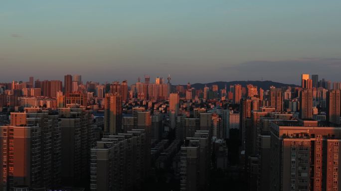 4K清晨城市被初升阳光映红02
