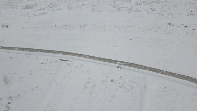 2.7k航拍原片冬季新疆雪山山路汽车