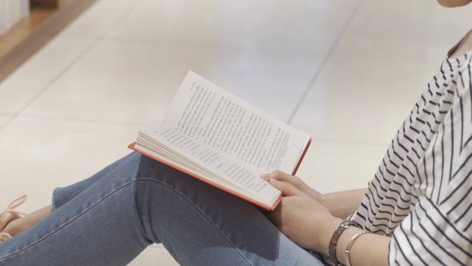 美女看书图书馆看书【4k原创】