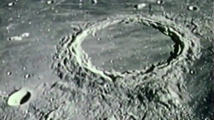 上世纪宇航员月球采样本