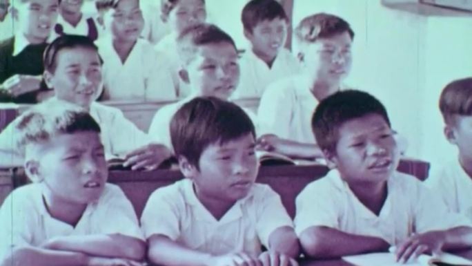 60年代缅甸小学生学校老师教室学习下课